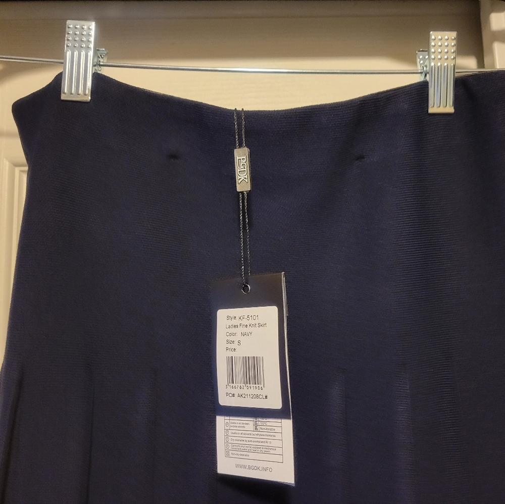 BGDK navy ribbed knit pleated drop waist skirt - Picture 3 of 5
